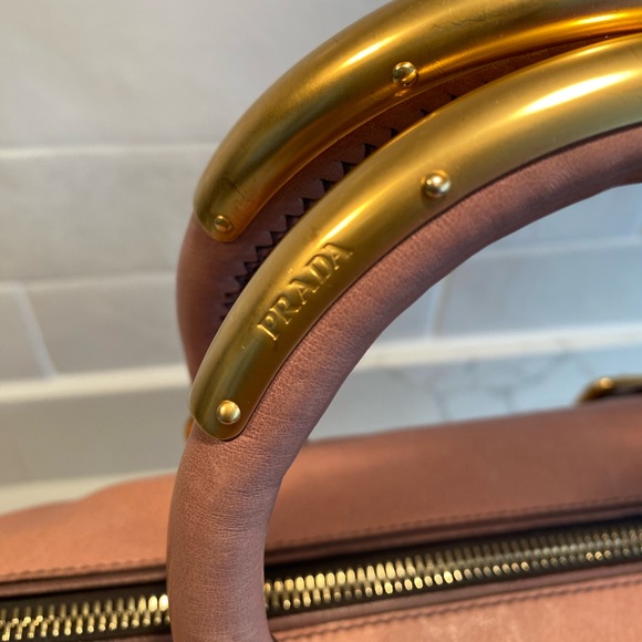 Authentic Prada handbag - Picture 2 of 9